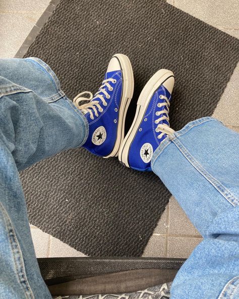 Snorkel Blue Converse, Royal Blue Converse Outfit, Blue Chuck Taylors Outfit, Converse Blue Outfit, Blue Converse Aesthetic, Blue Converse Outfit, Sneaker Wallpaper, Converse Bleu, Royal Blue Converse