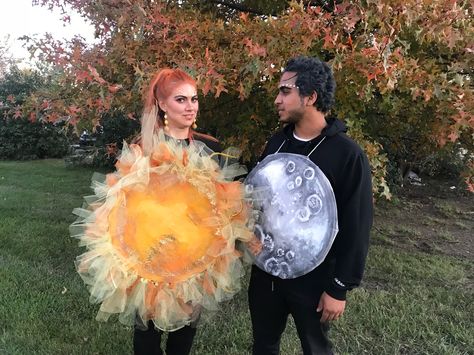 #moon #sun #moonandsuncostume #moonandsun #mooncostume #suncostume #couplescostume #homemadecostume #halloween #halloweencostume #costume #costumeidea #sunmakeup #moonmakeup #makeup #halloweenmakeup #homemade Solar Eclipse Costume, Sun And Moon Couples Costume, Full Moon Costume, Sun And Moon Fairy Costume, Diy Sun And Moon Costume, Moon Custome Halloween, Blue Moon Costume, Sun And Moon Costume Couple, Sun Costume Men