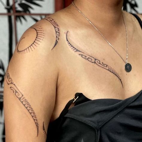 Female Maori Tattoo, Dainty Polynesian Tattoos, Feminine Polynesian Tattoo, Poly Tattoos For Women, Maori Tattoo Designs Women, Shane Tattoo, Maori Tattoo Frau, Tahitian Tattoo, Thigh Band Tattoo