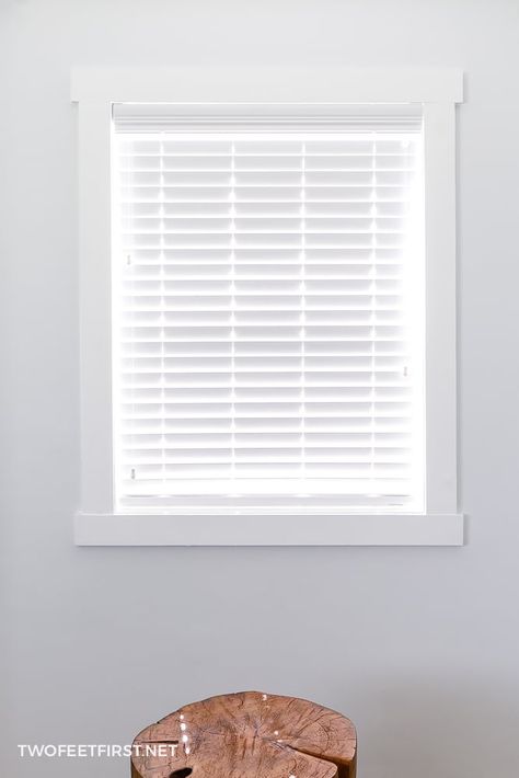 Window Casing With Blinds, Indoor Window Trim Modern, Framing Windows Diy, Modern Trim Window, Window Trim With Blinds, Indoor Window Trim, Trim Around Windows Interior, Window Casing Ideas Interior Trim, Window Trim Ideas Interior Modern