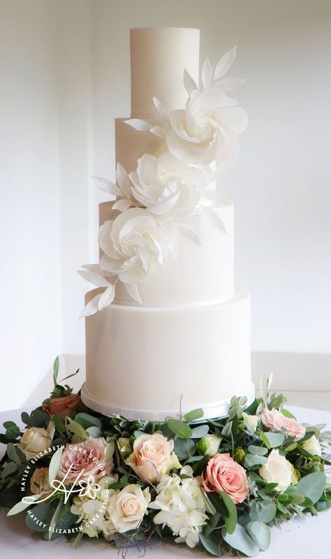 Wedding Cake With Flowers, Wedding Cake Dessert Table, Sweet Table Wedding, Wedding Cake Fresh Flowers, Wedding Cake Ombre, Cake With Flowers, Cake Dessert Table, Luxury Wedding Cake, Lace Wedding Cake