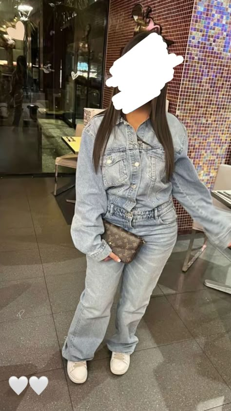 #ootd #outfit inspirée de @La_Dzzz213 Ootd Jean Bleu, Zara Drip Outfit, Outfit Zara Drip, Ootd Zara, Outfit Jean, Zara Drip, Look Zara, Outfit Zara, Mode Zara