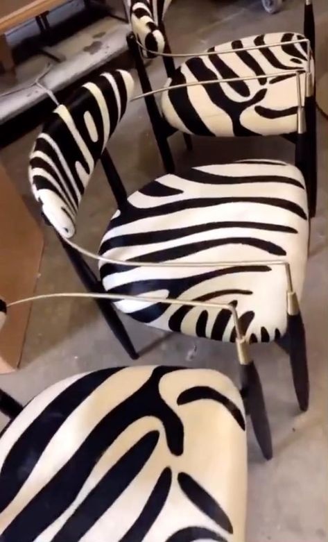 Animal Print Bar Stools, Zebra Print Home Decor, Zebra Print Interior Design, Zebra Print Living Room Ideas, Zebra Print Furniture, Animal Print Dining Chairs, Animal Print Living Room Ideas, Zebra Bench, Zebra Living Room