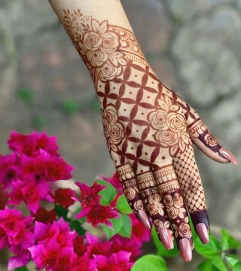 Rose Mehndi Back Hand, Back Hand Mehndi Designs Rose, Baby Hand Mehndi Design Front Side, Back Hand Rose Mehndi Designs, Full Hand Mehndi Designs Simple Easy Back Side, New Rose Mehndi Designs, Rose Mehndi Designs Simple, Hand Mehndi Designs Simple Easy, Back Hand Mehndi Designs Simple