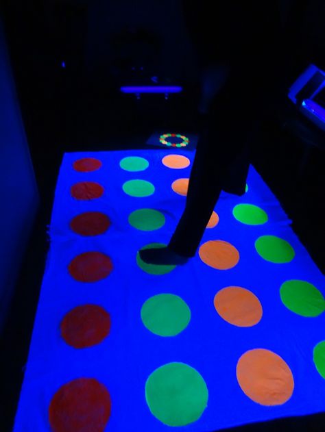 Make a glowing game of Twister easily with glowing paint and white fabric. So grab a paint brush, stretch your limbs, and get ready to get Twisted! Glow Games, Twister Game, Glow In Dark Party, Fun Halloween Party Games, Neon Birthday Party, Glow Birthday Party, Night Games, Bonfire Party, Glow Paint