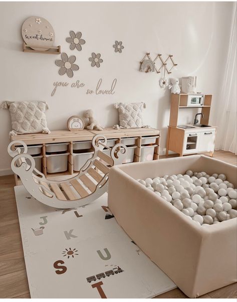 Woodland Nursery Ideas, Creative Nursery, Mountain Animals, Star Themed Nursery, Dreamy Nursery, Baby Playroom, Princess Nursery, Toddler Playroom, Kids Playroom Decor