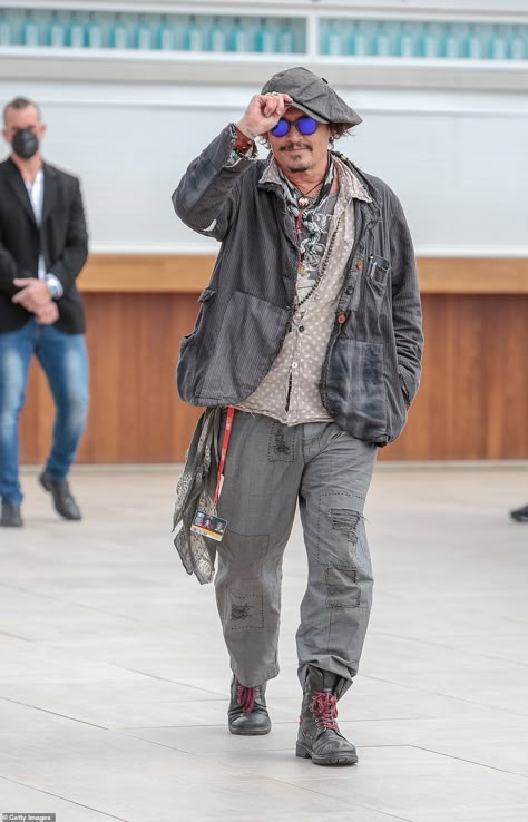 Americana Fashion Men, جوني ديب, Magnolia Pearl Clothing, Johnny Depp Style, Bohemian Style Men, Johnny Depp Pictures, Best Dressed Man, Fairy Fashion, What Really Happened