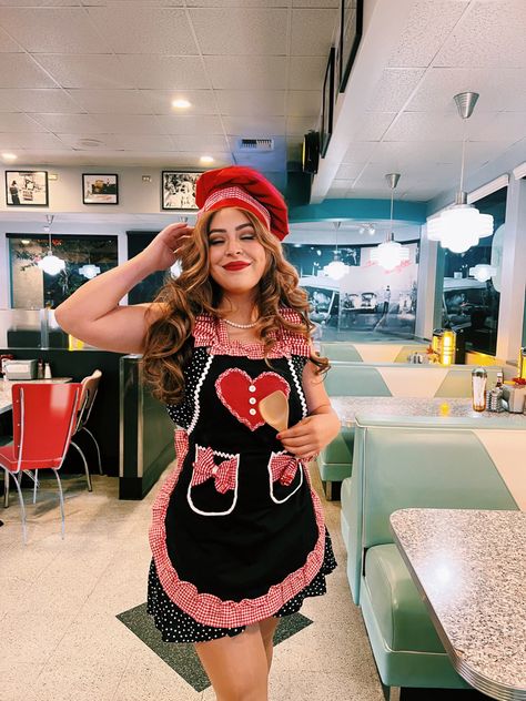 Baker Costume Women, Baker Halloween Costume, Halloween Aesthetic Instagram, Costume Ideas Cute, Baker Costume, Scarecrow Halloween Makeup, Creative Dress, Cupid Valentine, Chef Costume