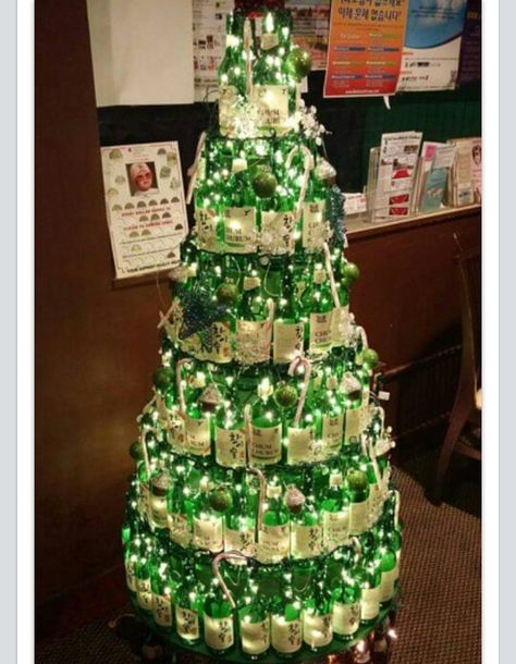 Awesome Korean Alcohol, Wine Tree, Alternative Christmas Tree, Gift Drawing, Christmas Tree With Gifts, Diy Crafts For Gifts, Soju Bottle, Soju, All Things Christmas