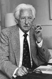 Photo of Erik Erikson Erikson Stages, Erick Erickson, Stages Of Human Development, Erik Erikson, Child Psychologist, Attachment Theory, Identity Crisis, Child Psychology, Attachment Styles