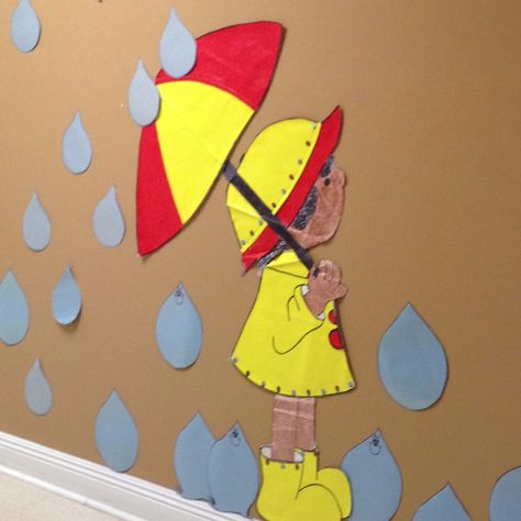 Raincoat is made from a pastic tablecloth. School Foyer, Preschool Door, Summer Bulletin Boards, Classroom Bulletin Boards, Preschool Teacher, Bulletin Boards, Rainy Day, Baby Mobile, Preschool