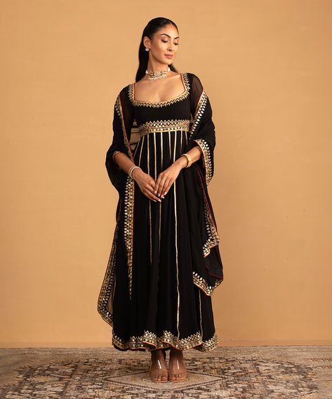 CONSIST OF U SHAPE NECK ANARKALI EMBELISHED WITH GOTA WORK . IT IS PAIRED WITH CHUDIDAR AND GEORGETTE DUPATTA.
Colour : Black
Fabric : Georgette
Components : 1 Anarkali :: 1 Chudidar :: 1 Dupatta
Work : Embroidered Black Anarkali, Anarkali Designs, Asian Clothes, Embroidered Anarkali, Georgette Dupatta, Wedding Shopping, Gota Work, Antique Jewellery Online, Cocktail Parties