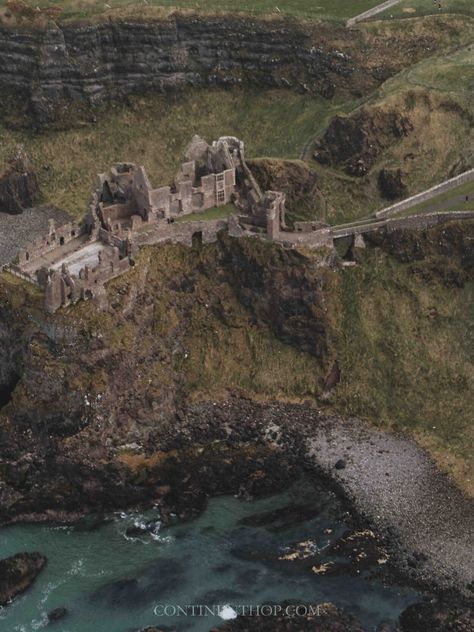 Road Trip Northern Ireland (2024) - A Fun and Detailed 5 day Itinerary - Continent Hop Castle Game Of Thrones, Londonderry Ireland, Egypt Itinerary, Dream Places To Visit, Dunluce Castle, Game Of Thrones Locations, Nile River Cruise, Ireland Road Trip, Ireland Map