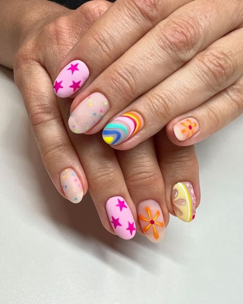 Luminary Nails, Summertime Nails, Short Fall Nails, Polka Dot Nail Designs, Nails Floral, Teen Nails, Nice Nails, Polka Dot Nails, Painted Nail Art