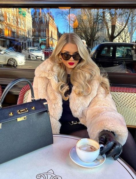 Winter Breakfast Outfit, Expensive Style, Breakfast Outfit, Day Trips From Vienna, Winter Breakfast, Cigars And Women, Boujee Aesthetic, Ootd Winter, Sassy Outfit