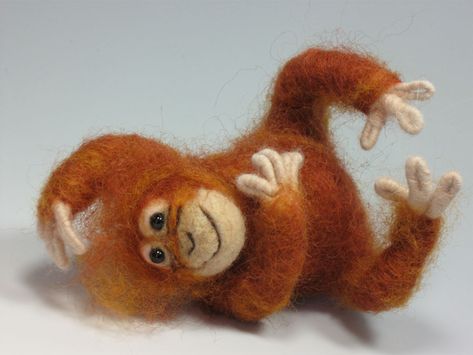 Felted Monkey, Tovad Ull, Baby Orangutan, Felted Art, Wool Animals, Needle Felting Tutorials, Felt Baby, Needle Felting Projects, Felted Animals