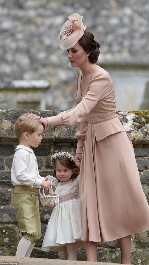 Charlotte George, Kate Middleton Stil, Moda Kate Middleton, Principe William Y Kate, Prinz George, Expensive Outfits, Duchesse Kate, Düşes Kate, William E Kate