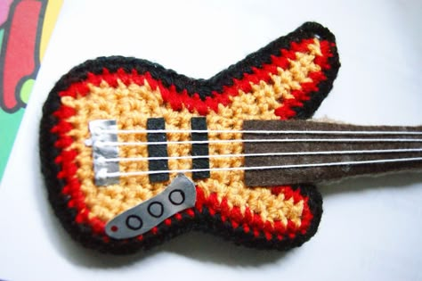 Crochet Guitar, Crochet Music, Guitar Patterns, Crochet Bookmark Pattern, Crochet Bear Patterns, Crochet Appliques, Crochet Keychain Pattern, Crochet Bolero, Crochet Quilt