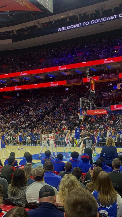 Courtside basketball game Basketball Game Date Aesthetic, Basketball Wag Aesthetic, Basketball Game Courtside, Basketball Courtside, Courtside Basketball Aesthetic, Courtside Basketball, Basketball Wife, Courtside Aesthetic, Nba Game