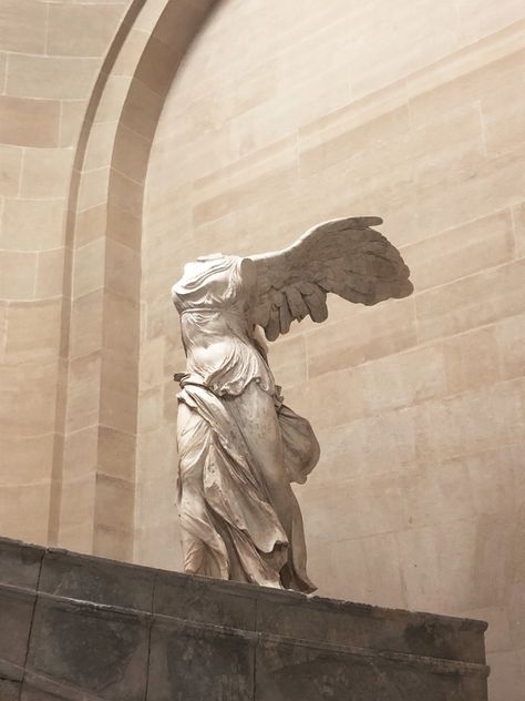 angels of Paris Ancient Greece Aesthetic, Winged Victory Of Samothrace, Art Academia, Winged Victory, Ancient Greek Sculpture, Send Help, The Louvre, Louvre Museum, Greek Art