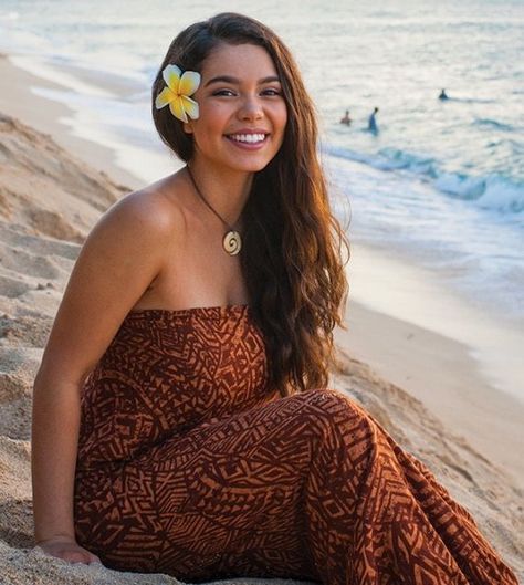 Moana Disney Princess Films, Hawaiian Princess, Auli'i Cravalho, Hawaiian Woman, Stylish Artwork, Hula Dancers, Most Beautiful People, Island Girl, Beach Photoshoot