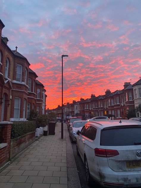 Sunset Aesthetic London, London Suburbs Aesthetic, Sunset In London, London Hackney, Uk Sunset, London Spring Aesthetic, London Life Aesthetic, Sunset London, London Vibes