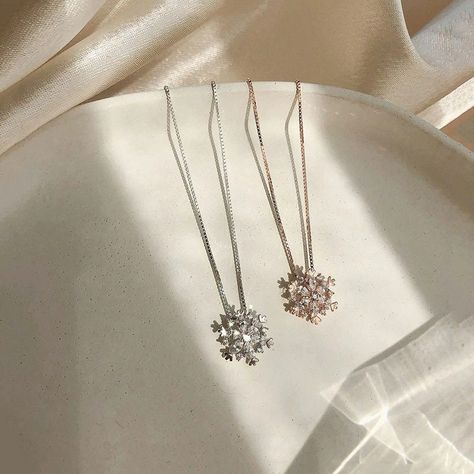 ♥ 925 Sterling Silver ♥ Dainty Snowflake Necklace ♥ Perfect gift for you and your loved one. Snowflake Necklace, Snowflake Pendant, Cubic Zirconia Necklace, Diamond Glitter, Elegant Pendant, Rose Gold Necklace, Silver Roses, Silver Rose Gold, Silver Glitter