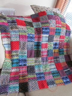 Less equals more: Sock yarn blanket Sock Yarn Projects, Sock Yarn Blanket, Knitting Projects Blanket, Scrap Crochet, Yarn Blanket, Basketweave Stitch, Easy Knitting Patterns, Yarn Projects, Beautiful Knitting