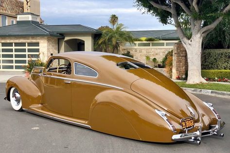 Ray Dunham's 1939 Lincoln Zephyr | Fueled News Art Deco Car, Art Deco Lines, Lincoln Zephyr, Custom Cars Paint, Kustom Cars, Lincoln Cars, Exclusive Cars, Lowrider Cars, Hot Rods Cars