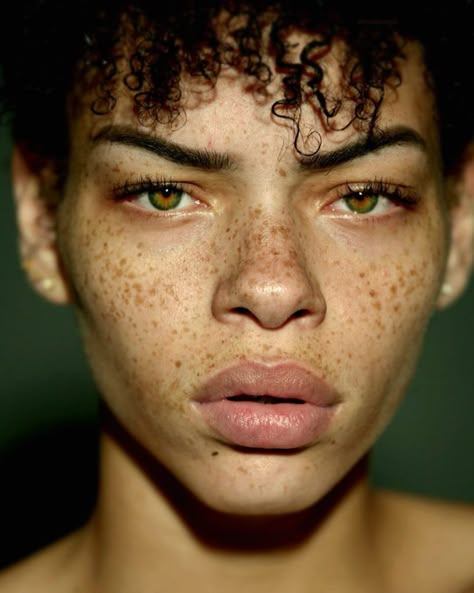 Face Imperfections, Models With Freckles, Modeling Industry, Lemon Face, People With Freckles, Model Portraits, Lemon Face Mask, Women With Freckles, Beautiful Freckles