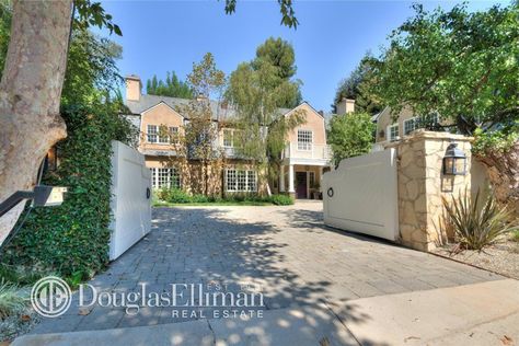 Pin for Later: Adele Casually Picked Up a $9 Million Home in Beverly Hills, Because She's Adele Adele House, Beverly Hills Mansion, Beverly Hills Houses, Expensive Houses, Los Angeles Homes, Tucson Az, California Homes, Celebrity Houses, Architectural Digest