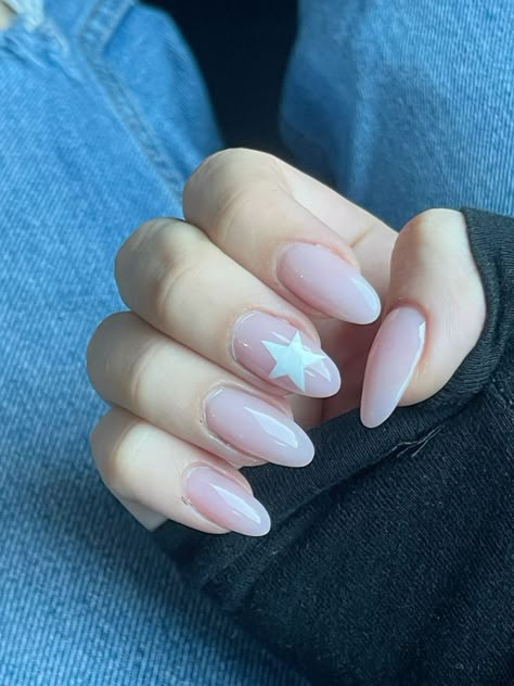 Star Nails Pink And White, Pink Almond Nails With Stars, White Star On Nails, Light Pink Nails With Stars, Light Pink Star Nails, Star Pink Nails, Star Aura Nails, Pink Nails With White Stars, Pink Star Nails Acrylic