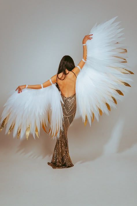 WARNING - NO FEATHERS In the photo, the wings are 29in/75cm, the model is 175 cm tall  The wings are made of high quality isolon (not feathers) or non-woven fabric or EVA foam, depending on the wing model, non-allergenic. Usually the weight of the wings is 2-3 kg depending on the model of the wings. If you are interested in wings of a different shape/size or color, you can always contact me and I will be happy to help Delivery takes 7-30 days, but you can always speed it up by ordering an expres Angel Model, Winged Costume, Wings Outfit, Carnival Wings, Fire Wings, Foam Wings, Gold Angel Wings Costume, Wings Wearable, Angel Wing Cosplay