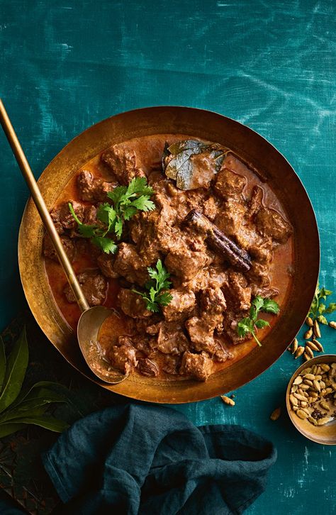 Rogan Josh Recipe, Lamb Rogan Josh, Rogan Josh, Mutton Recipes, Lamb Dishes, Curry Recipes Indian, Curry Dishes, Pakistani Food, Moroccan Food