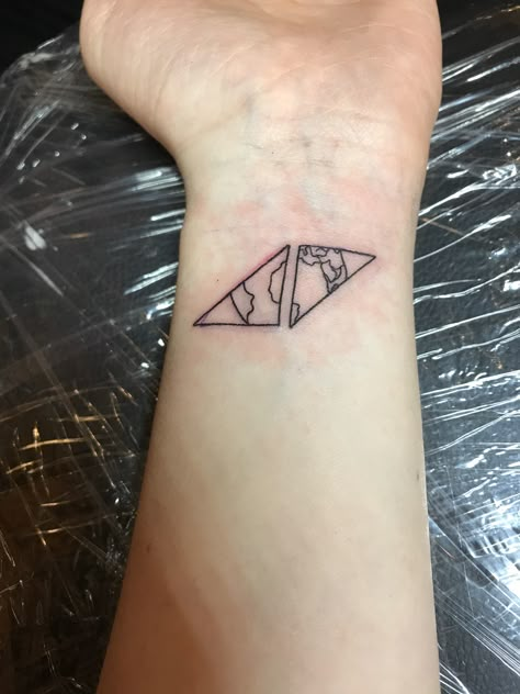 Avicii Tattoo Symbols, 20s Tattoo, Edm Tattoo Ideas, Edm Tattoo, Avicii Tattoo, Dj Tattoo, Bts Tattoo, Libra Tattoo, Bts Tattoos