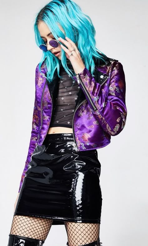 Space Goth Fashion, Synthwave Aesthetic Fashion, Spacepunk Outfit, Cyberpunk Outfit Women Neon, Seapunk Outfit, Retrowave Outfit, Synthwave Outfit, Cyberpunk Fashion Neon, Cyberpunk Outfit Ideas