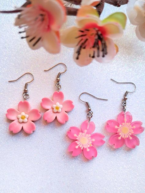 Polymer Clay Ideas Earrings, Diy Earring Designs, Cherry Blossom Accessories, Sakura Jewelry, Sakura Earrings, Pink Clay Earrings, Diy Clay Jewelry, Flower Clay Earrings, Japanese Accessories