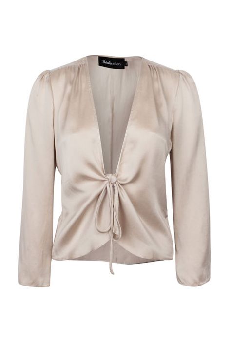 Take the plunge with this silky ivory Realisation Par The Bianca Top. Finish off the look with a chic pair of skinny jeans and ankle strap heels. Girls Jeans Outfit, Satin Blouse Shirts, Stage Outfit, Chiffon Long Sleeve, Satin Blouse, Satin Top, Night Out Dress, Ankle Strap Heels, Crop Shirt