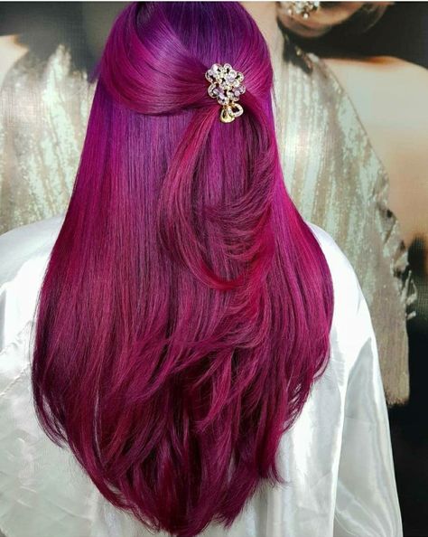 Magenta Hair Colors, Magenta Hair, Semi Permanent Hair Dye, Subtle Ombre, Violet Hair, Hair Color Crazy, Semi Permanente, Light Blonde Hair, Dyed Hair Inspiration