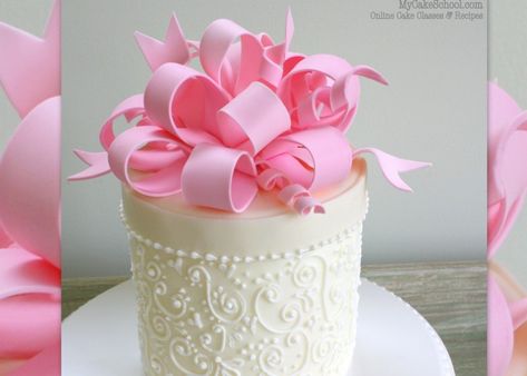 Learn to make BEAUTIFUL gum paste loopy bows in this My Cake School cake decorating video tutorial! Loopy Bow, Novelty Birthday Cakes, Cake Classes, Cake Decorating Classes, Creative Cake Decorating, Decorating Videos, Cake Decorating Videos, Oreo Dessert, Cake Decorating Designs