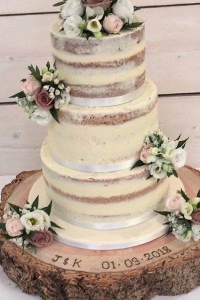 75 Easy and Creative DIY Wedding Decoration Ideas | For Better For Worse Rustic Log Cake Stand, Wooden Wedding Cake Stand, Log Cake Stand, Rustic Cake Stands, Wood Cake Stand, Wooden Cake Stands, Ocean Cakes, Log Cake, Personal Celebration