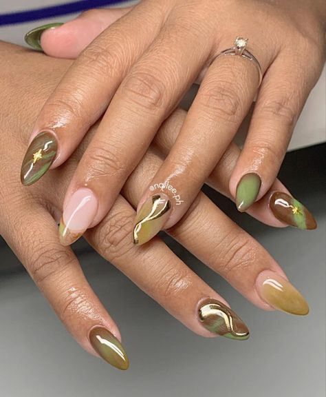 Nail Design For Brown Skin, Nail Art For Brown Skin, Airbrush Nails Short, White Green Nails, Elegant Nails Coffin, Nude Nails Square, Almond Nails Black Women, Brown And Blue Nails, Brown And Green Nails