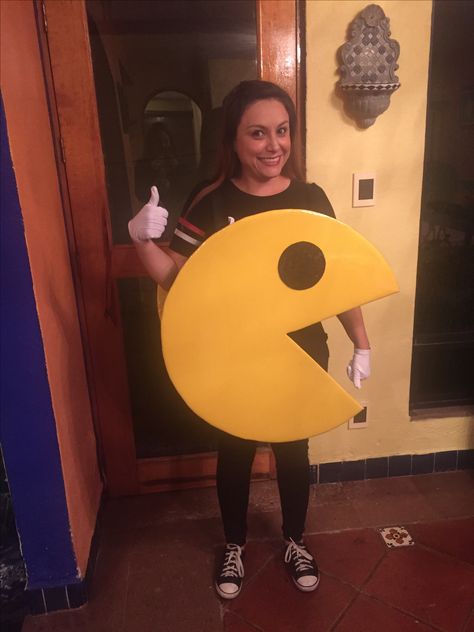 Pac Man home made costume Más Gamer Costume, Pac Man Costume, Pac Man, Costumes Ideas, Mens Costumes, Crafty Stuff, Halloween Costumes, Holidays, Halloween