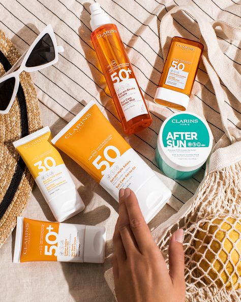 https://www.clarins.co.uk/skincare-sun-sun-protection/410/ Sun Screen Aesthetic, Sunblock Aesthetic, Sking Care, Square Knot Bracelet, Sunscreen Packaging, Sun Protection Cream, Cosmetic Creative, Macrame Bracelet Tutorial, Macrame Bracelet Patterns