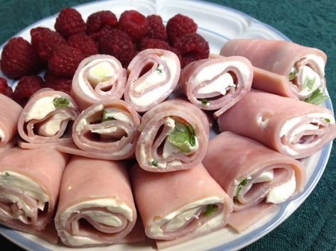 Meat Roll Ups, Ham Roll Ups, Meat Roll, Ham Rolls, Cream Cheese Roll Up, Onion Rolls, Tasty Pastry, Meat Rolls, Cheese Roll