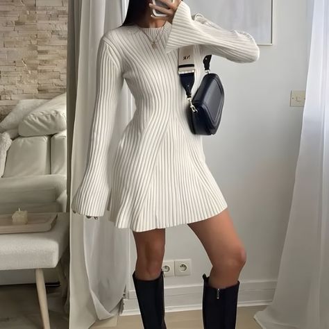 Burgundy Sweater Dress Outfit, Knitted Dress Outfit, Celine Belt, Long Sleeves Dress, Estilo Indie, Office Dresses For Women, Red Bag, High Waist Dress, Sleeves Dress