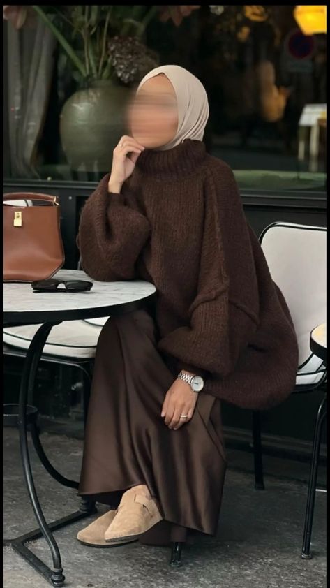 Date Night Hijab Outfit, Classy Modest Outfits Winter, Professional Hijab Outfits, Paris Hijab Outfit, Hijab Outfit Ideas Winter, Modest Abaya Outfits, Modest Hijabi Outfits Winter, Abaya Outfits Aesthetic, Midsize Modest Outfits