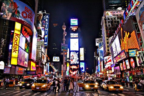 Times Square, NY - been here several times. Great Vacation Spots, Nyc Times Square, Voyage New York, New York Photography, Usa Cities, Starting Line, Go To New York, Restaurant New York, Nova York