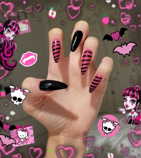 Kawaii Goth Nails Acrylic, Nails Goth Aesthetic, Goth Nails Grunge Black And Pink, Pastel Goth Nails Simple, Goth Emo Acrylic Nails, Colorful Black Nails, Colorful Goth Nails, Alt Pink Nails, Cute Goth Nails Short