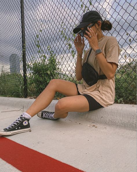 Black Converse High Tops Outfit, Black High Top Converse Outfits, Lululemon Belt Bag Outfit, Cap Outfit Summer, Chucks Outfit, Converse Outfit Summer, High Tops With Shorts, Biker Outfits, High Tops Outfit